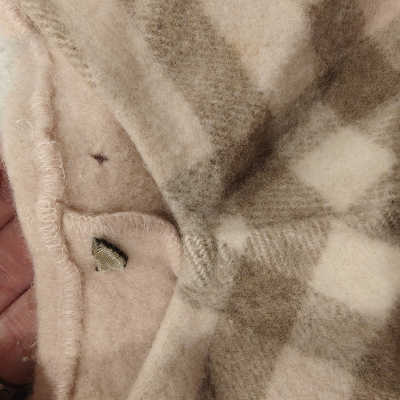 BURBERRY Baby Shawl - Picture 2 of 4